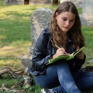 Meet your Posher, Hannah hope